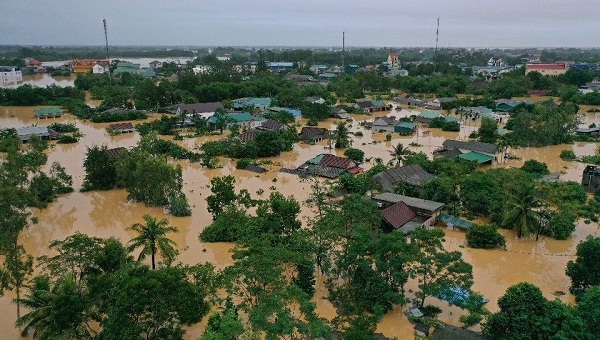 Nguyên nhân gây mưa lũ, sạt lở nặng nề ở miền Trung (27/10/2020)